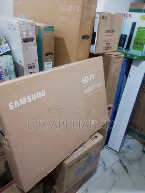 Samsung 32 Inch HD Smart TV with HDR