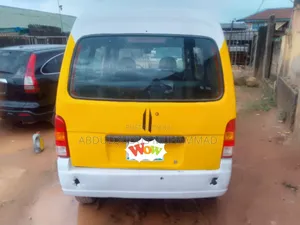 2005 Suzuki APV Minibus Yellow
