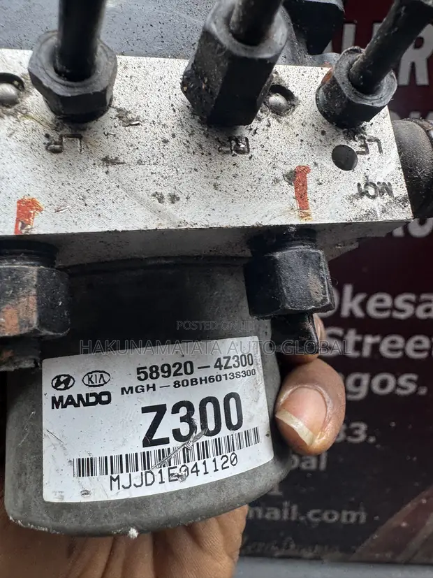 Hyundai Santa Fe 2017 ABS Brake Pump & Control Module - 1