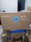 Samsung 32-Inch HD Smart LED TV - 2