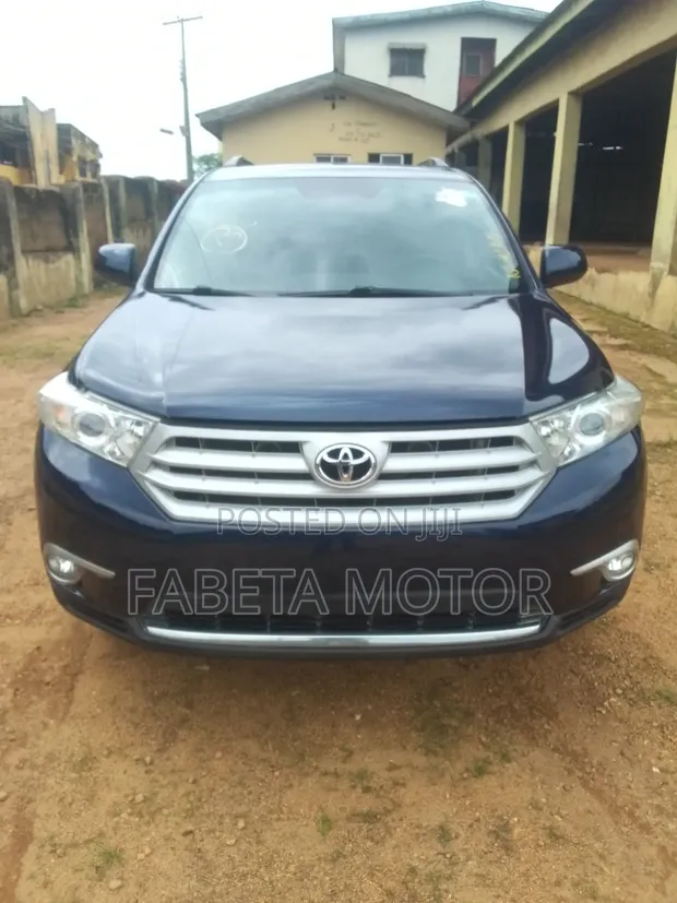 Toyota Highlander SE 2012 Beige - 1