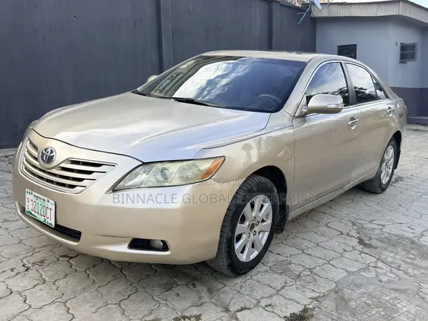 2008 Toyota Camry XLE V6 Sedan - Zinari - 1