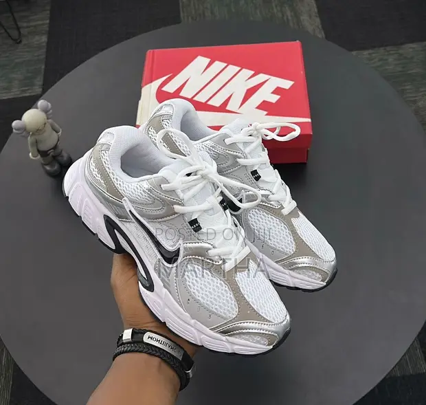 Nike V5 RNR Sneakers masu kyau - 1