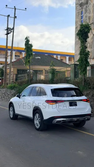 New Mercedes-Benz GLC 300 2025 White