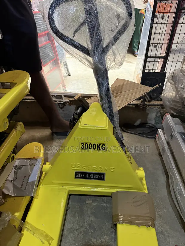 Brand New Pallet Truck - 3000 Kg Load Capacity - 1