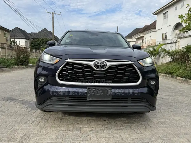 Toyota Highlander XLE 2021 Blue - 1