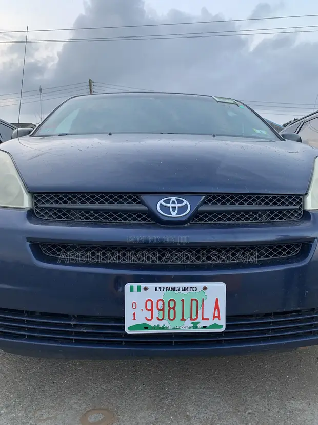 2005 Toyota Sienna LE AWD Minivan - 1