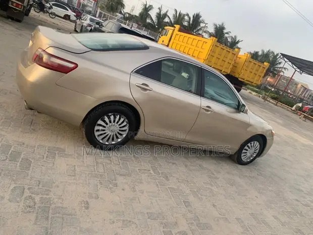 Toyota Camry 2008 Silver - 1