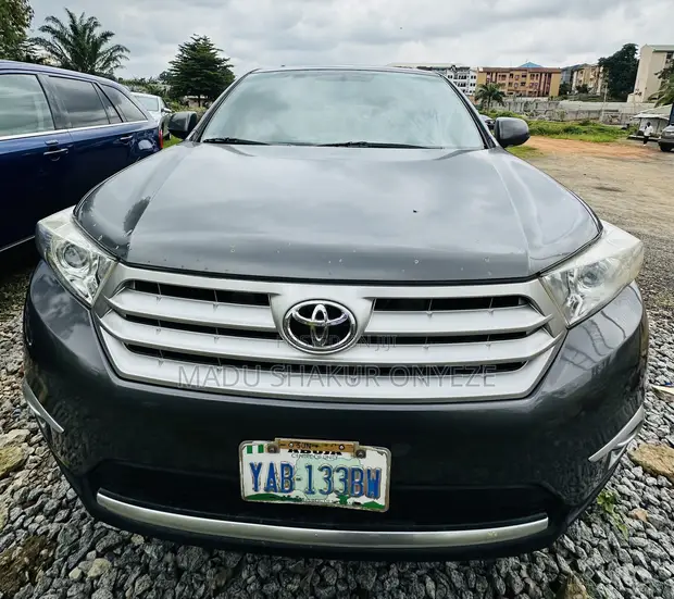 Toyota Highlander SE AWD 2012 - 1