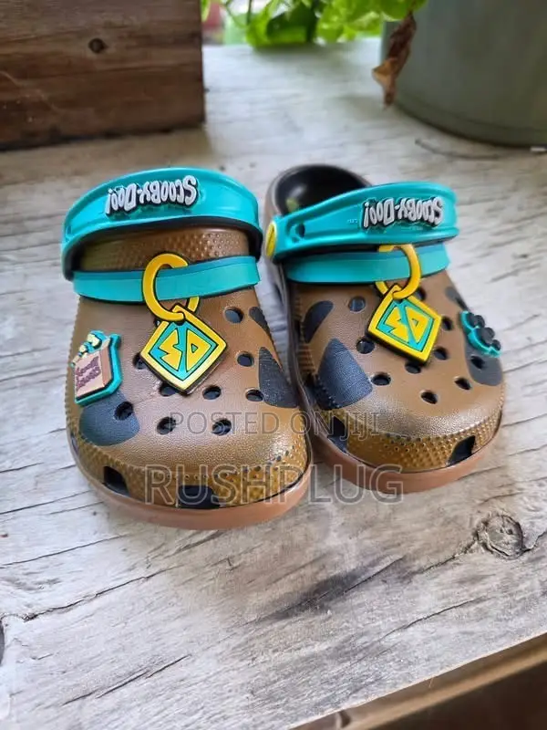 Crocs x Scooby-Doo Classic Clogs - 1