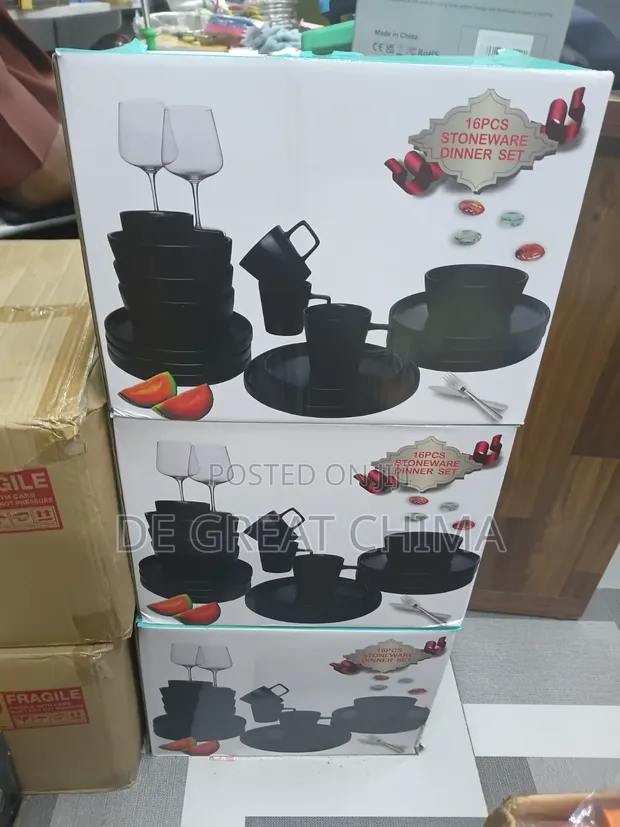 16-Piece Black Dinner Set - 1