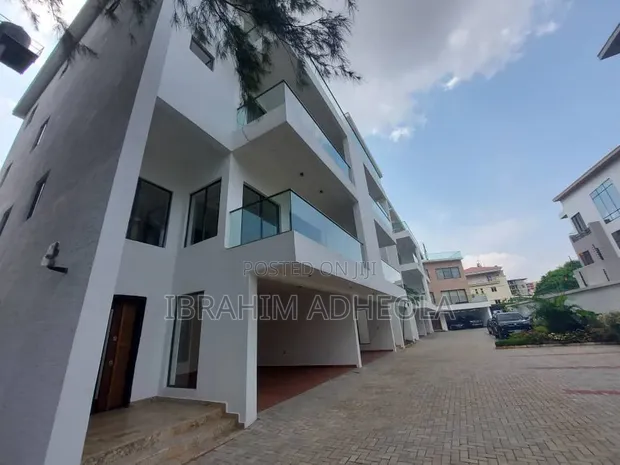 4 Bedroom Townhouse/Terrace for Rent in Banana Island - 1