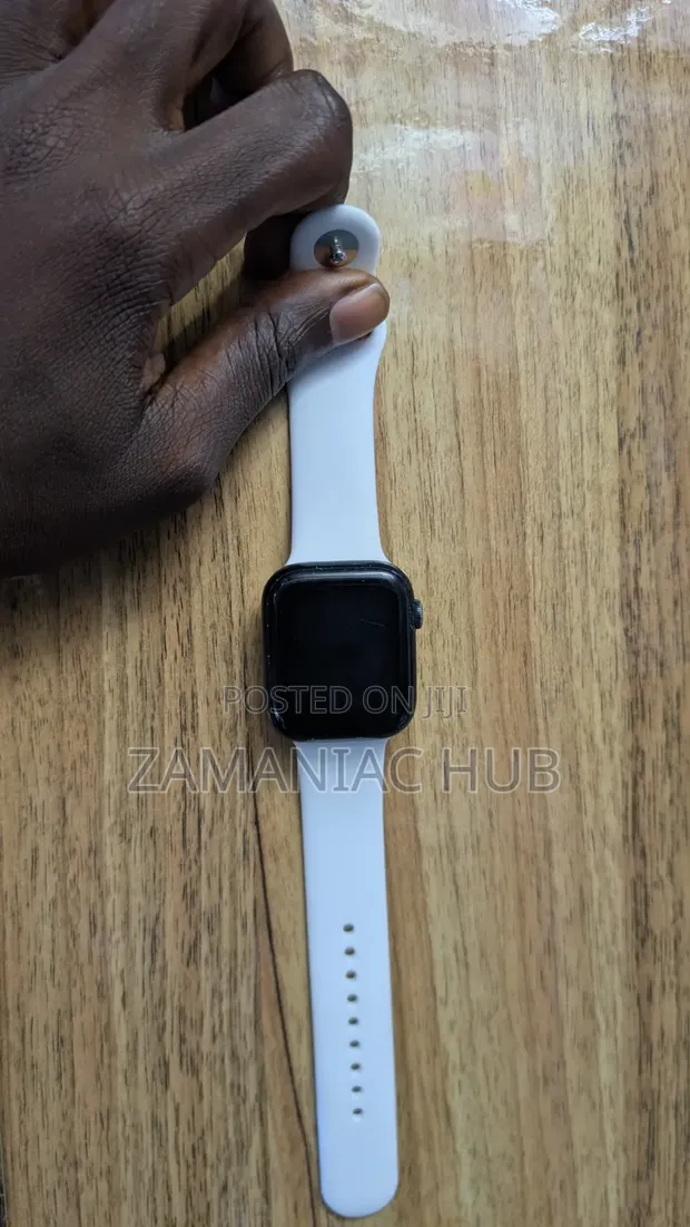 Apple Watch Series 7 (49mm, GPS) - 1