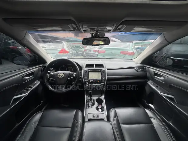 Toyota Camry XLE Sedan 2015 (3.5L V6) - 1