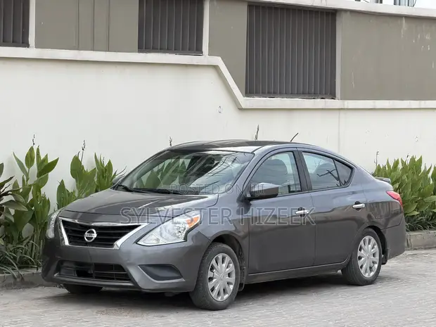 Nissan Versa 2018 - Launin Fari - 1