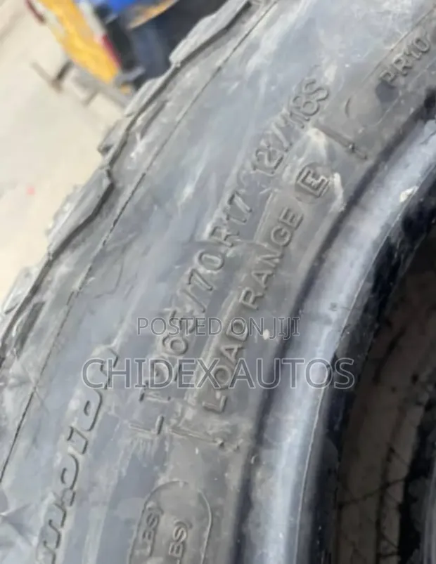 Original First Grade Tokunbo Tire 265/70 R17 - 1