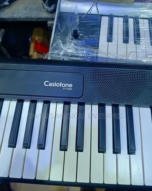 Casio Casiotone CT-S200 Keyboard (UK Amfani)