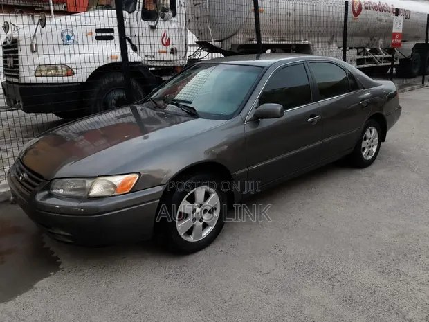 Toyota Camry 2000 Grey - 1