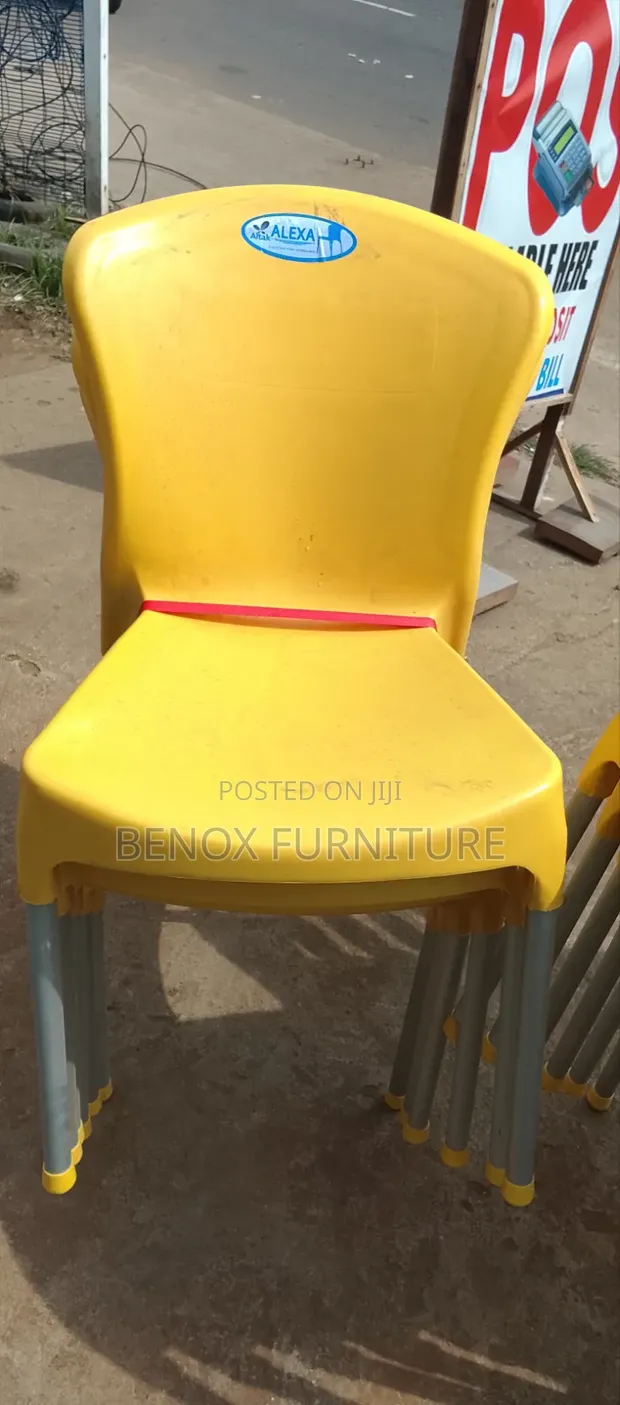 Sabon Kujerar Filastik Mai Ƙafafun Ƙarfe - 1
