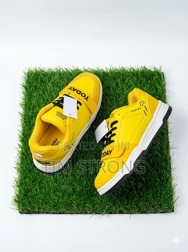 Stylish Yellow & Black Sneakers - Size 43 - 1