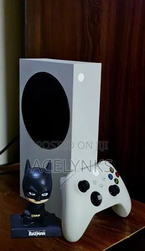 Xbox Series S with Two Controllers (UK Used)