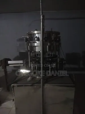 12 Filling Heads Semi-Automatic Carbonated Drink Filling Machine