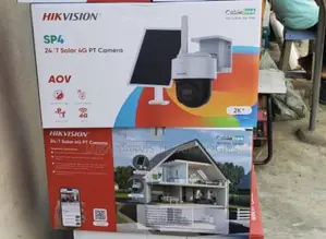 Hikvision SP4 4MP Kamara mai Hasken Rana da 4G PT