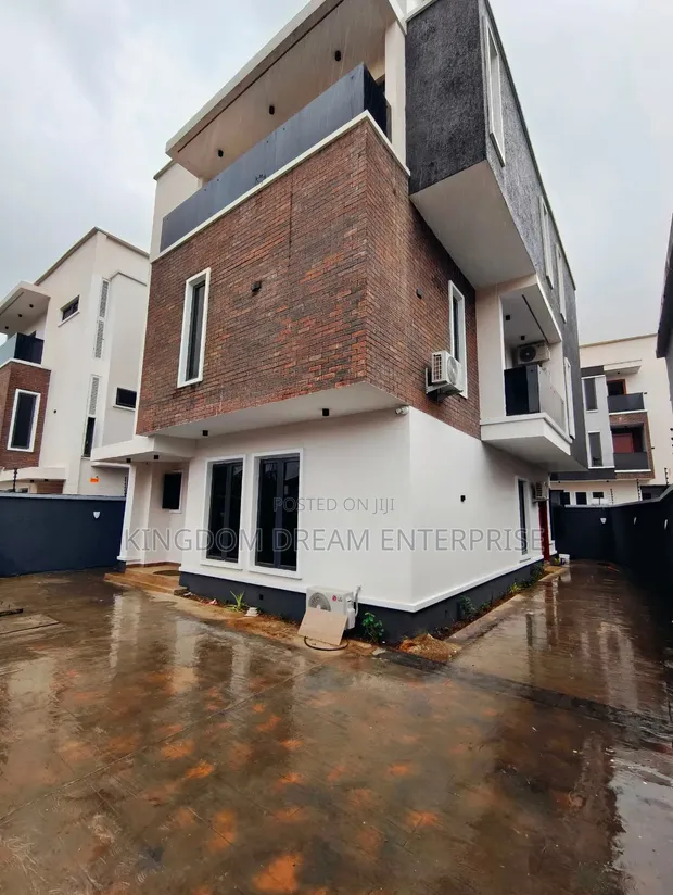 Gidan 4 Bedroom Mai Cikakken Tsarin Zama a Awuse Estate, Opebi don Sawa - 1