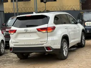 2018 Toyota Highlander XLE AWD V6 White