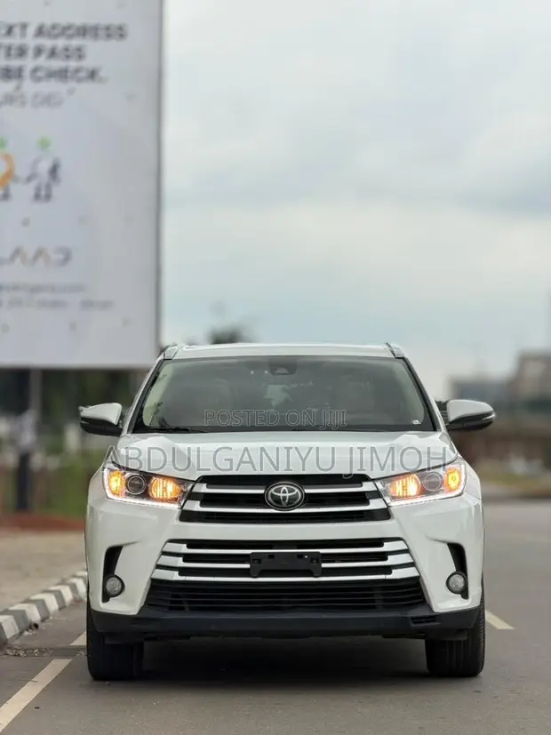 2019 Toyota Highlander XLE - 1