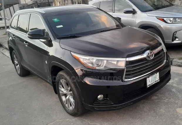 2015 Toyota Highlander XLE AWD SUV - 1