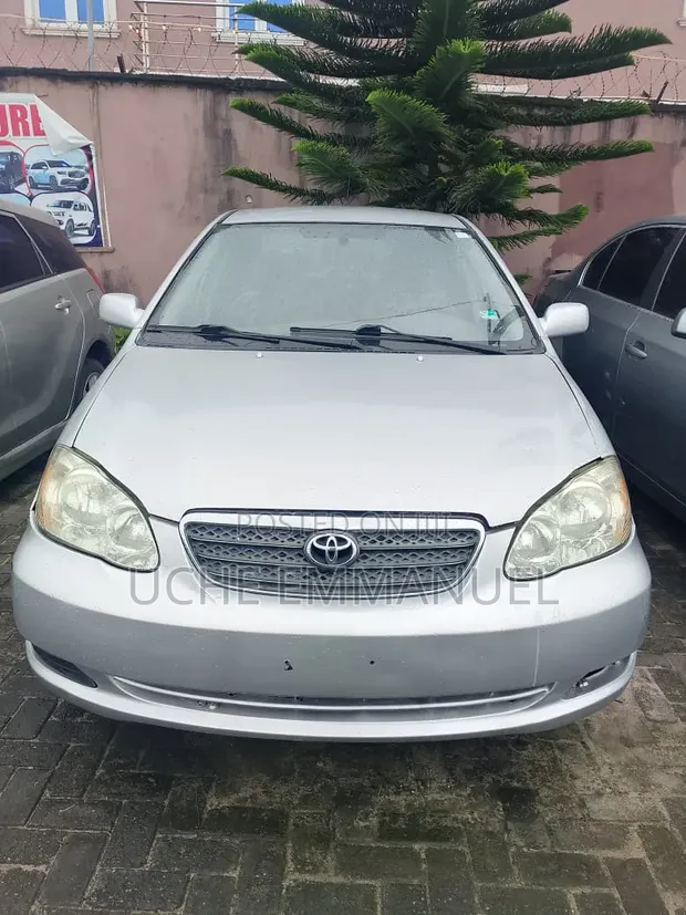 Toyota Corolla 2004 Silver - 1