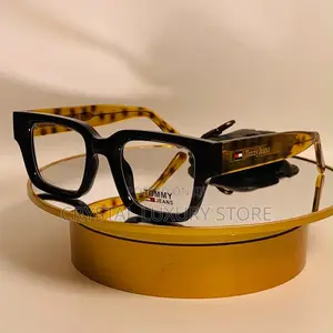 Tommy Hilfiger Ingantattun Gilashin Maza masu Kyau