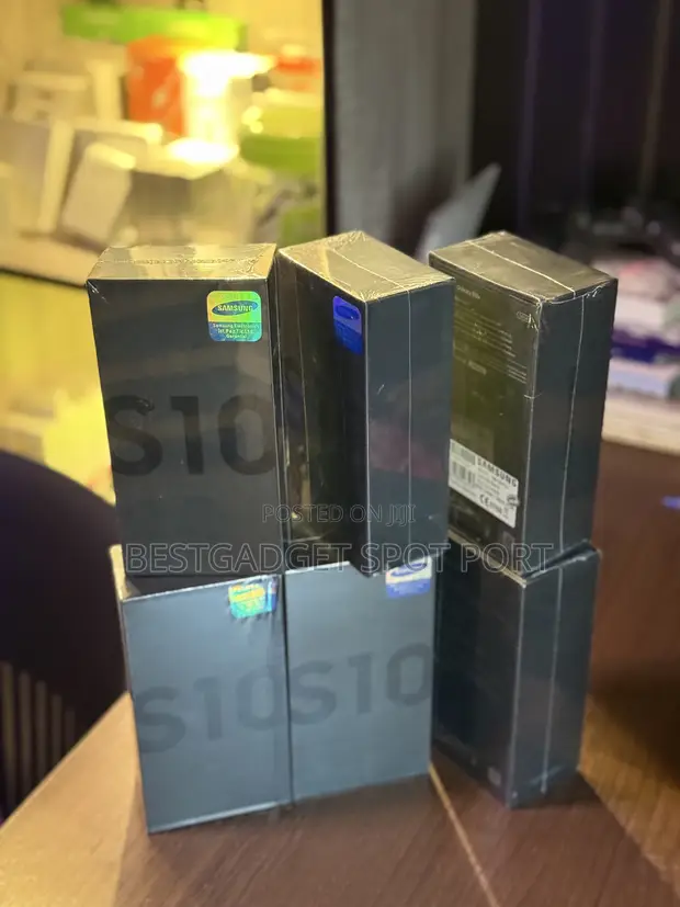 New Samsung Galaxy S10 128GB Black - 1