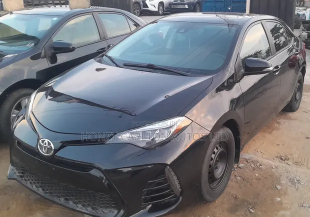 Toyota Corolla XSE Sedan ta 2017 - 1