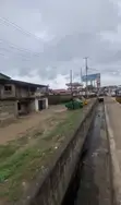 Filin Kasuwanci da Ginin da za a rushe Yana Kallon Titin Orita Challenge - 4
