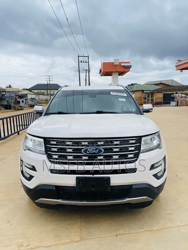 2017 Ford Explorer Limited 4x4 - Fari - 1