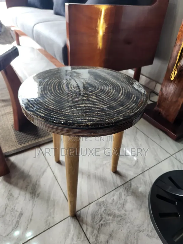 Kyakkyawar Teburin Gefe na Katako Mai Ruwan Epoxy - 1