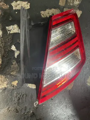 Tushen Wuta ta Baya Ford Taurus (2013)