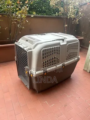 Skudo IATA Certified Plastic Dog Carrier
