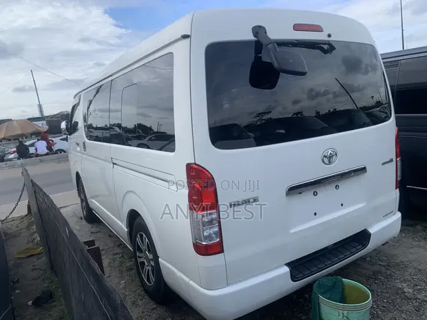 Toyota HiAce 2015 Fari - 1
