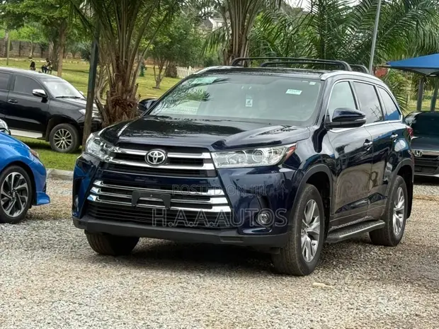 2015 Toyota Highlander XLE AWD SUV - 1