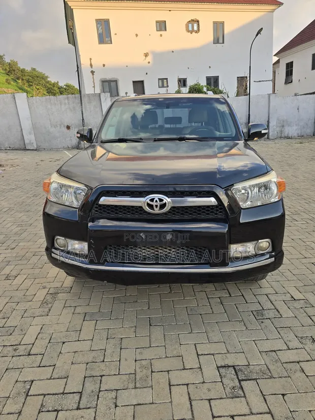 Toyota 4-Runner 2011 Black - 1