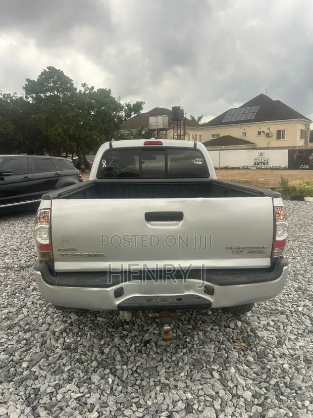 Toyota Tacoma 2010 Silver - 1
