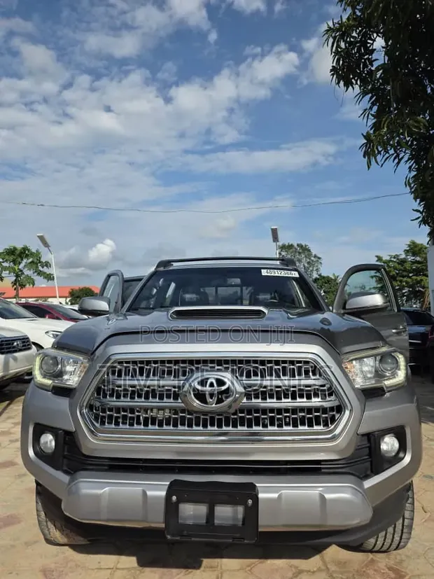 2016 Toyota Tacoma 4dr Double Cab Grey - 1
