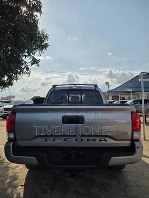 2016 Toyota Tacoma 4dr Double Cab Gray