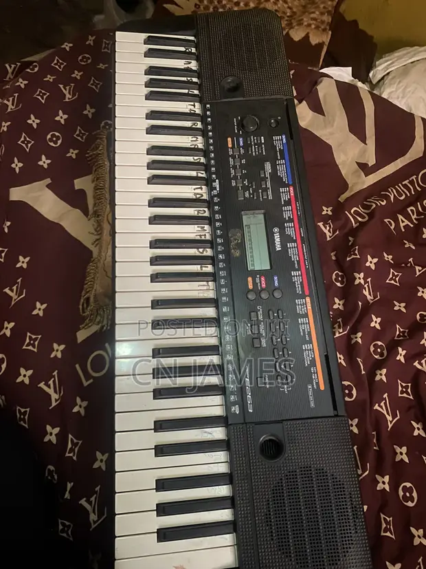 Used Yamaha 5-Octave Keyboard - 1
