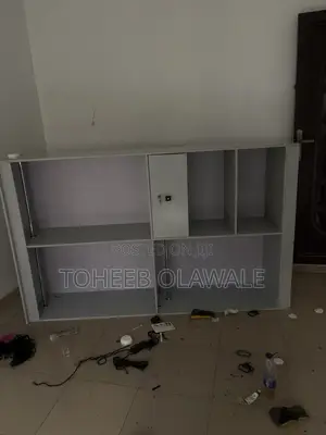 Mai Zama Biyu da Wardrobe