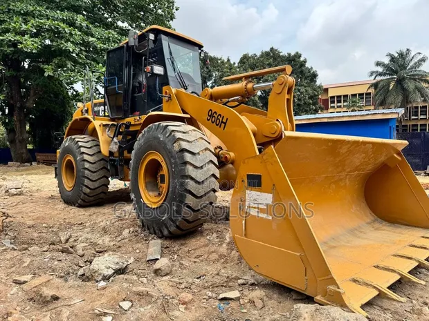Caterpillar Payloader 966C - 1