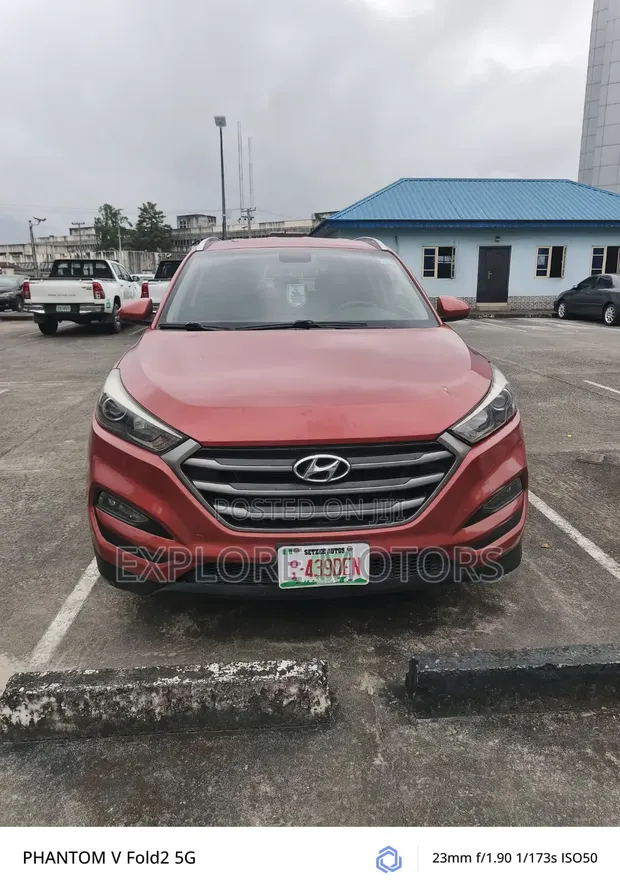 Hyundai Tucson 2017 Red - 1